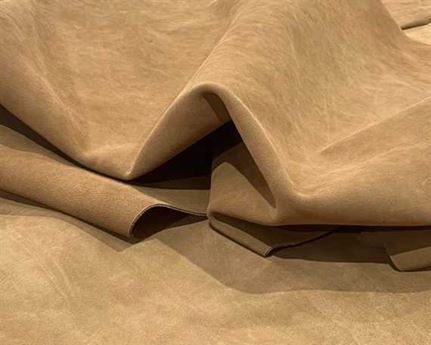 FRONTIER SUEDE SPLIT 1.3/1.5MM ACORN (SQ FT)