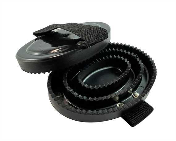  SADDLE DOCTOR CURRY COMB RUBBER WITH WEBBING HANDLE 15,5CM BLACK