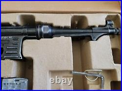 UMAREX 228092 Legends MP 40 Air Rifle, Full ans Semi Auto cO2 Full Metal 465fps